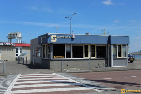 Auto parkeren vlakbij veerhaven Lauwersoog